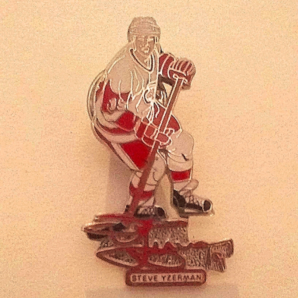 *SOLD* Detroit Red Wings Steve Yzerman Pin